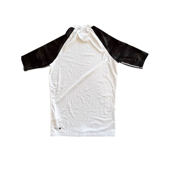 Quicksilver Rash Guard Shirt Medium Gray White Color Block Surfing Short Sleeve - Picture 2 of 7